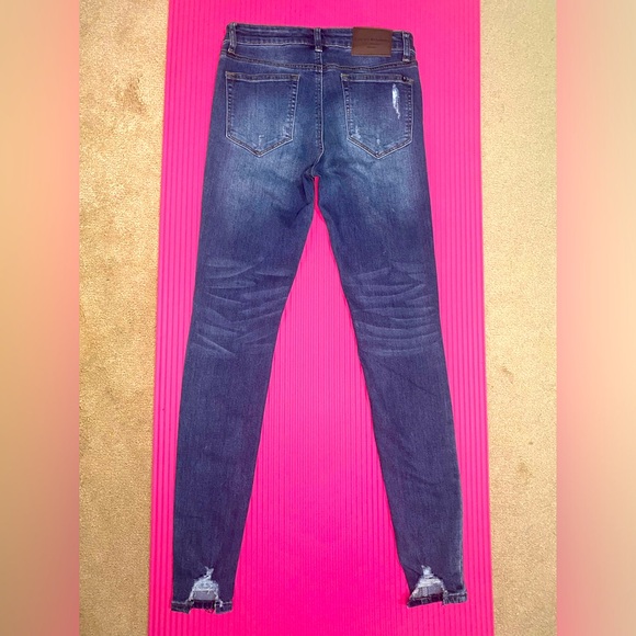 Lucky Brand jeans / tall girl friendly - Picture 2 of 2